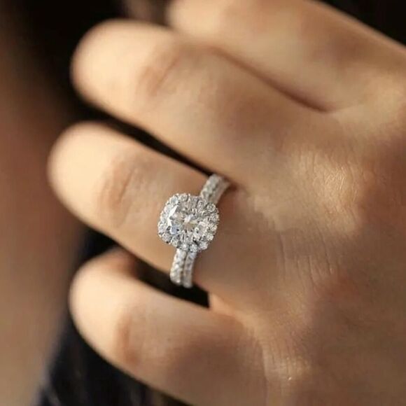 Timeless Dazzling Zircon Ring Classic yet Fashion - Picture 5 of 7